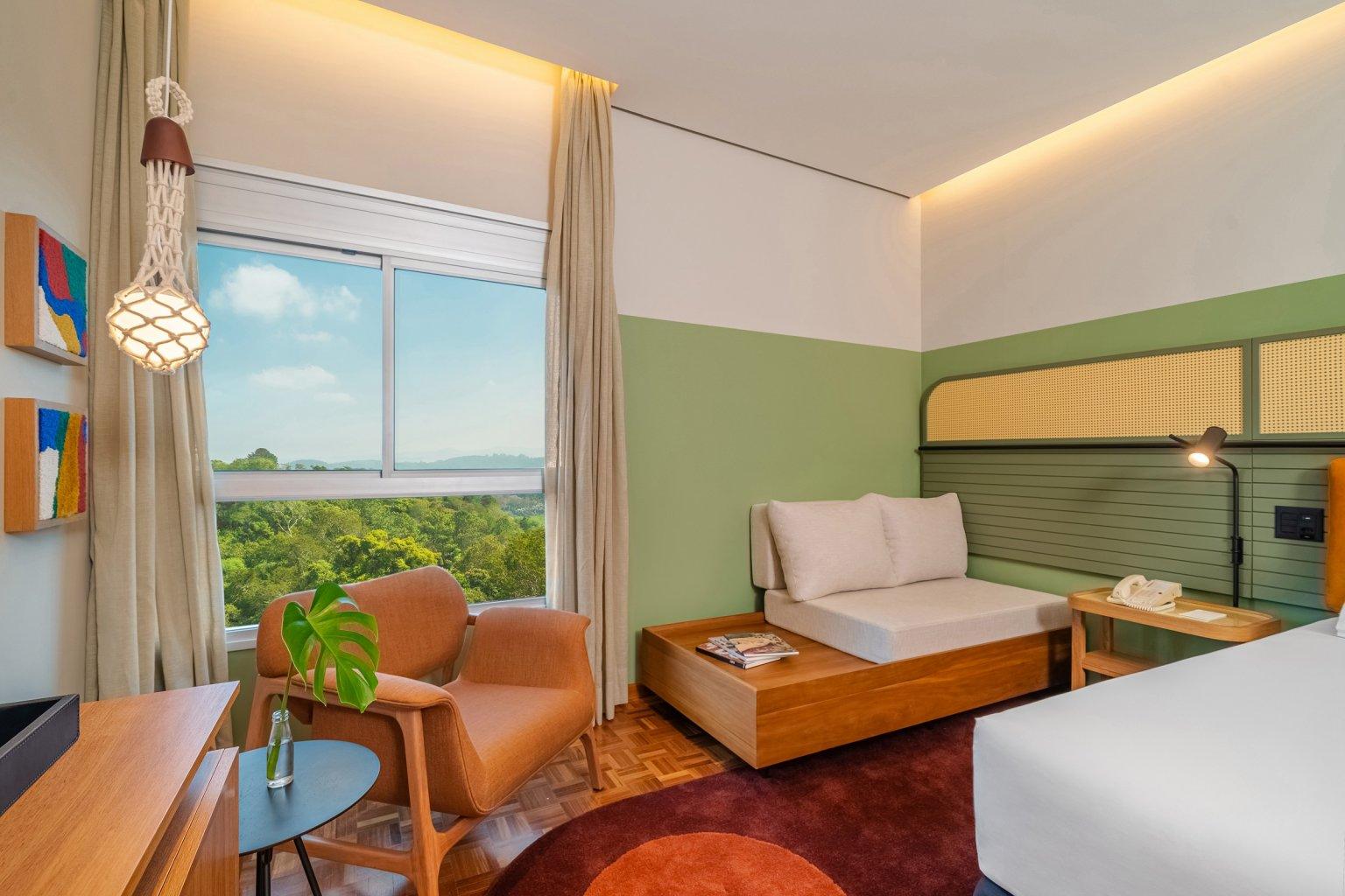 ALMENAT_TBF8370_PREMIUM-ROOM-1-KING-FOREST-INFINITE-VIEW-2_Cred-tadeu-Brunelli-1-1536x1024